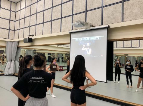 Dancers watch the choreographer through zoom as they learn and practice a combination
Dancers Sherry L. (‘24) and Amy W. (‘24) interact through zoom with other members of the exchange. [ANNIE HUANG/THE BLUE & GOLD]

